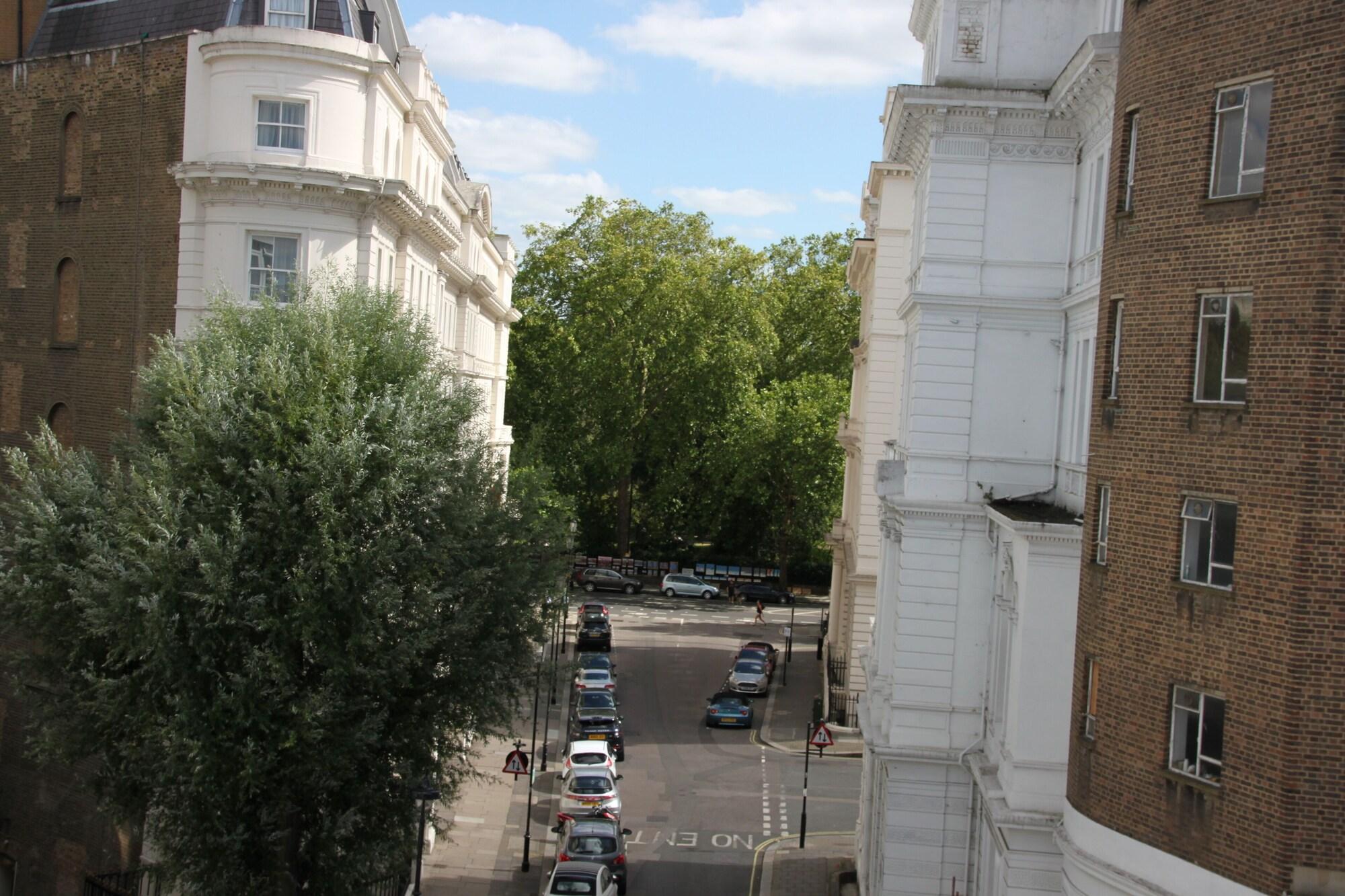Отель Elysee Hyde Park Лондон